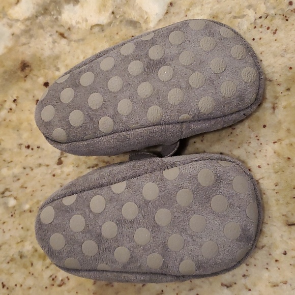 Nordstrom Gray Mouse Baby Slippers 3-6 M - Picture 2 of 7